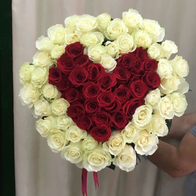 Букет цветов "Сердце из роз Лавли" Букет цветов "Сердце из роз Лавли"